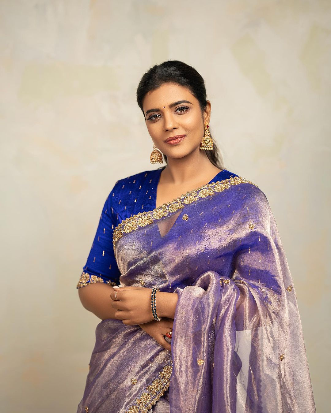 Tamil Actress Aishwarya Rajesh Stills in Blue Saree